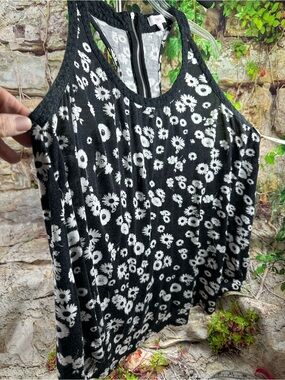 Razorback top SZ XL DAISIES